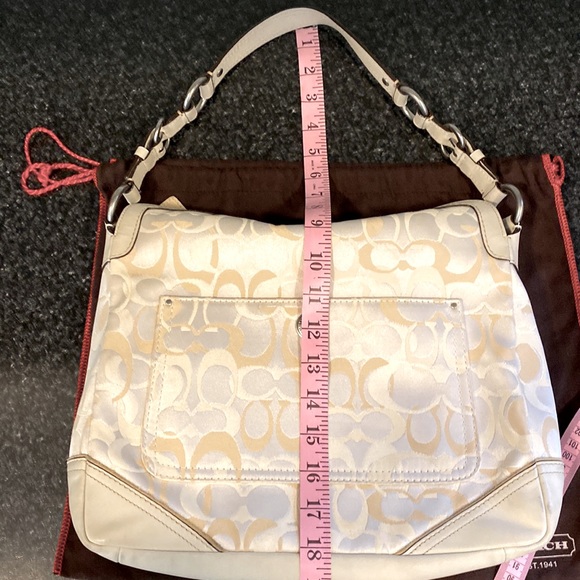 COACH Chelsea Optic Collection Signature tote in ivory, creams & beige.  #10143 - Picture 12 of 16